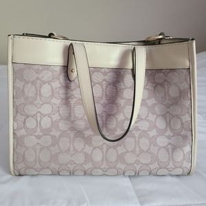 Coach Field Tote 30 in Signature Jacquard